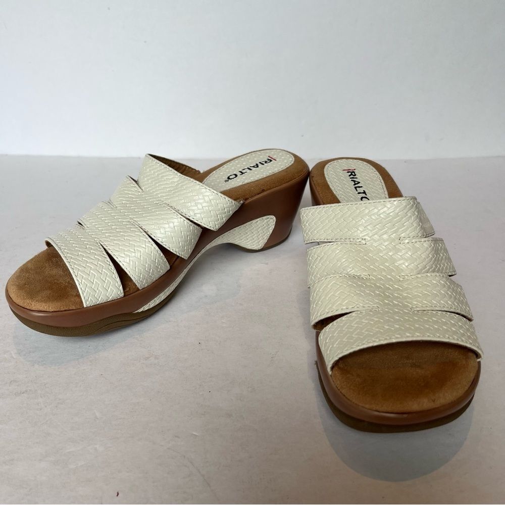 Rialto Women's Slide Sandals Cream/Tan Wide Straps Size 6M Cushy!